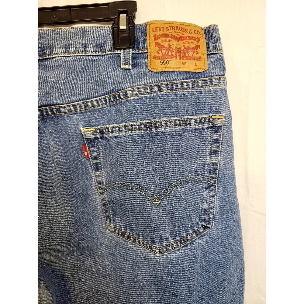 Levi's 550 Men's Medium Wash Denim Jeans - 44x29 - 100% Cotton - Good Condition